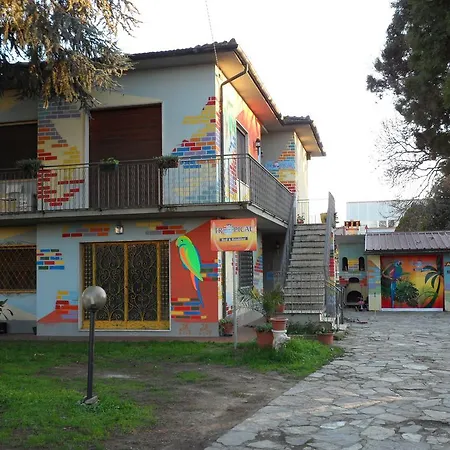 Tropical Bed&Breakfast 3* Lucca